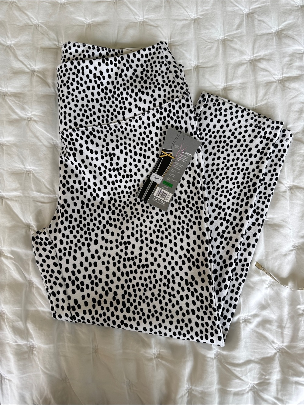 Slim sation by multiplies Black & White Dalmatian Print Leggings size large nwt